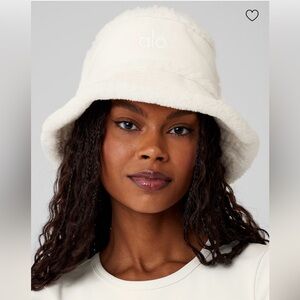 ALO Winterfun Bucket Hat - Ivory ❄️